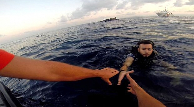 BM: İnsan kaçakçıları 120 sığınmacıyı denize attı