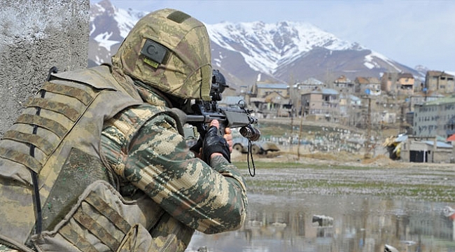 Diyarbakır'da 4 sığınak imha edildi 1 terörist öldürüldü