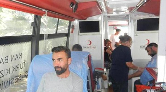 Hastane bahçesinde Kızılay'a bağış