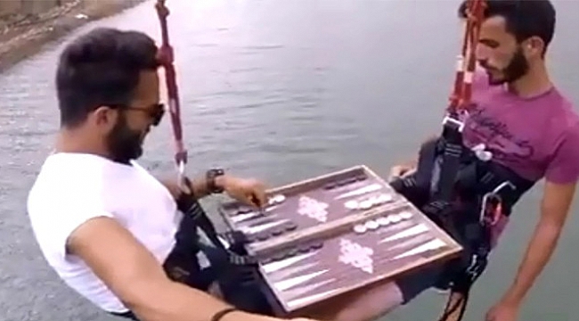 Havada tavla oynadılar