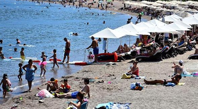 Plajlara ödenen giriş ücretleri tartışma konusu oldu