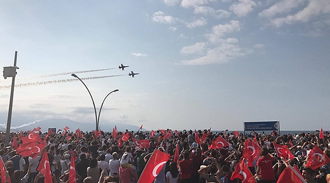 Türk Yıldızları şehit Eren için uçtu