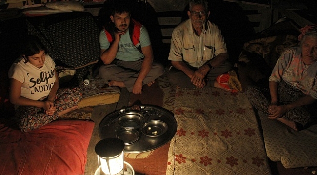 45 yıldır gecelerinin aydınlanmasını bekliyorlar