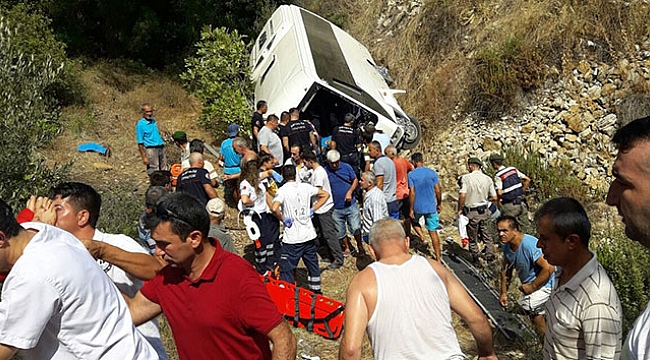 Antalya'da tur midibüsü şarampole yuvarlandı: 4 ölü, 27 yaralı
