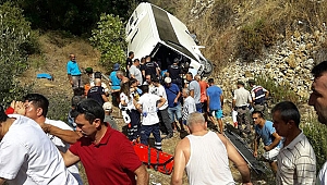 Antalya'da tur midibüsü şarampole yuvarlandı: 4 ölü, 27 yaralı