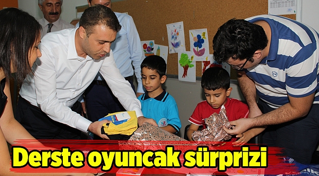 Derste oyuncak sürprizi