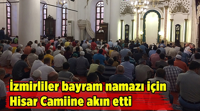 İzmirliler bayram namazı için Hisar Camiine akın etti