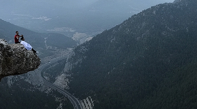 Uçurumun kıyısında tıraş