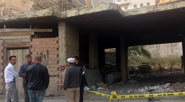 Yıkılan duvarın altında can verdi