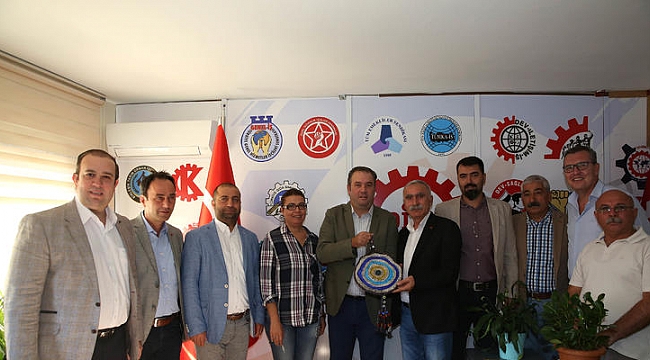 Başkan Piriştina’dan DİSK’e nazar boncuğu