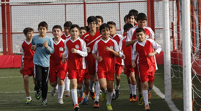 Bayraklı'da spor kursları ara vermeden sürüyor