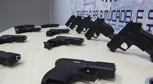 İzmir’de silah kaçakçılarına operasyon