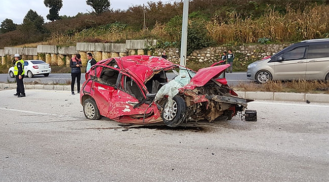 Kamyona çarpan kadın sürücü hayatını kaybetti