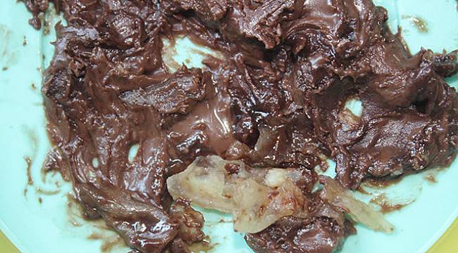 Çikolata kavanozundan kemik parçaları çıktı