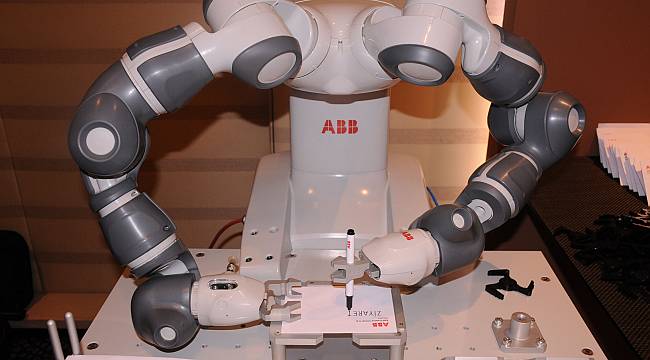 Geleceğin akıllı üretimi İzmir’de masaya yatırılıyor