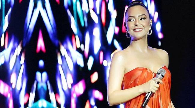 İzmirliler için özel elbise