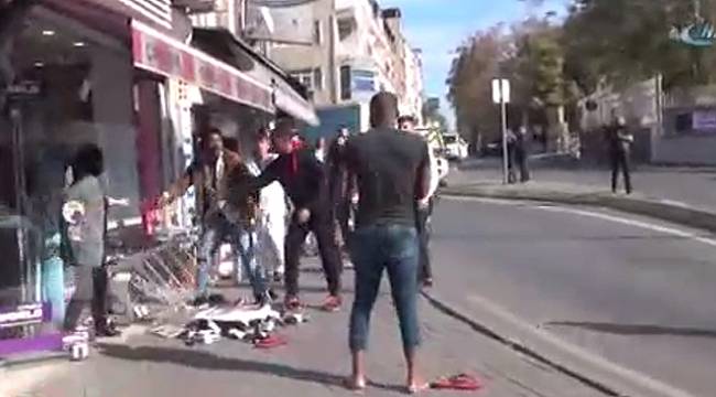 Yabancı uyruklu gençlerin yumruklu kavgası kameralara böyle yansıdı