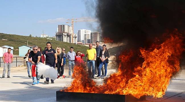 Buca'da uygulamalı yangın eğitimi