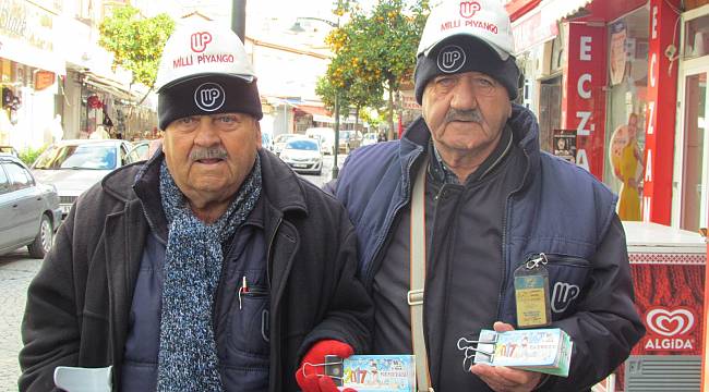 Çeşmeli kardeşler 49 yıldır şans dağıtıyor