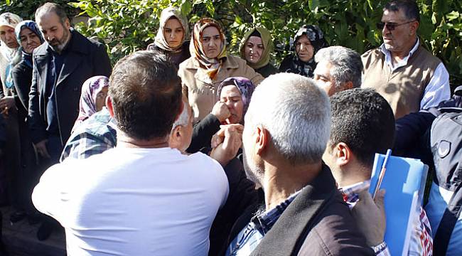 Demir bariyerlerin havada uçuştuğu arsa ihalesinde yine arbede yaşandı