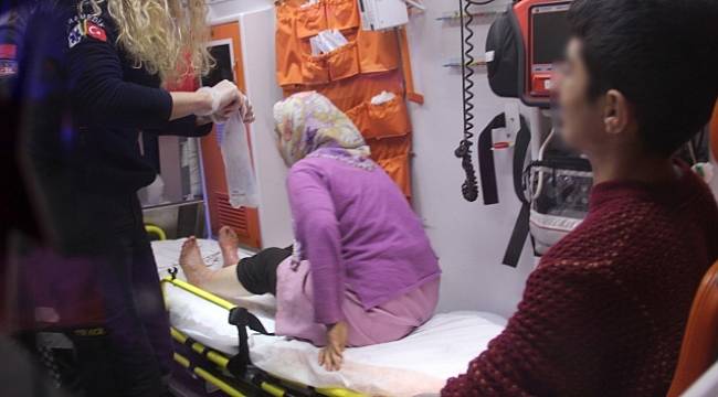 Eşinin ve oğlunun üzerine kaynar su döktü