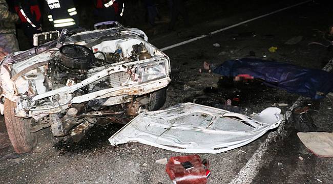 Feci kazada otomobil ikiye ayrıldı: 2 ölü, 2 yaralı