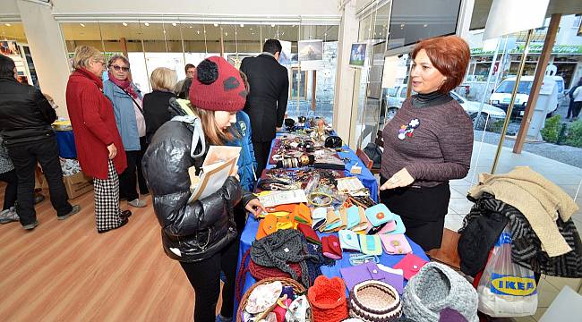 Foçalı hayvanseverlerden, yeni yıl kermesi
