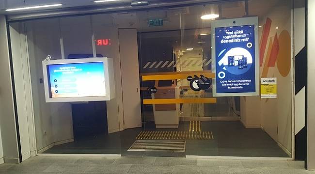 Isınmak için bankaya girince polisi alarma geçirdi