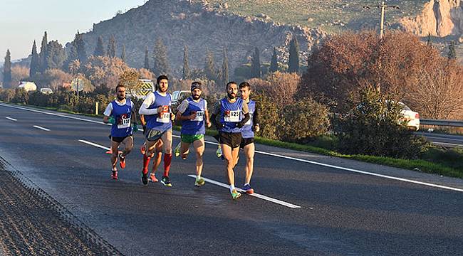 İzmir'de 11. Cumhuriyet Şehitleri Ulusal Koşusu