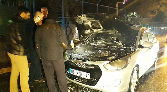 Park halindeki otomobil alev topuna döndü!