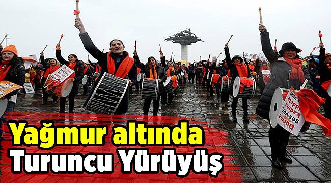 Yağmur altında Turuncu Yürüyüş