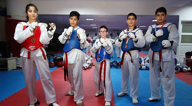 Alkışlar yine Taekwondoculara!