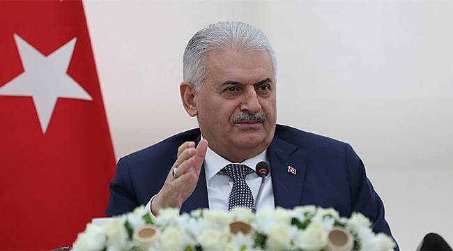 Başbakan Yıldırım ile gazeteciler arasında gülümseten diyalog