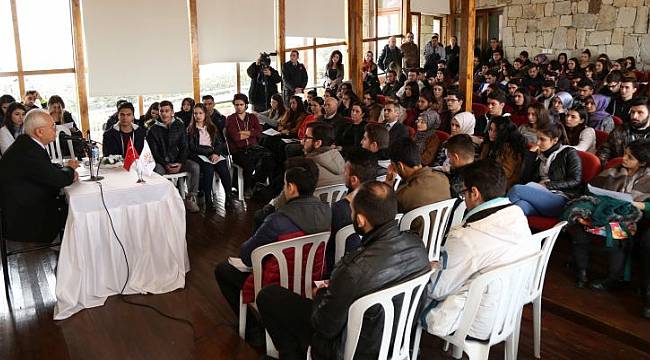 Başkan Selvitopu’ndan gençlere önemli tavsiyeler