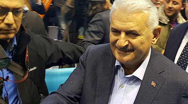 'Bizim kongrelerimizde masalar sandalyeler havada uçuşmaz'