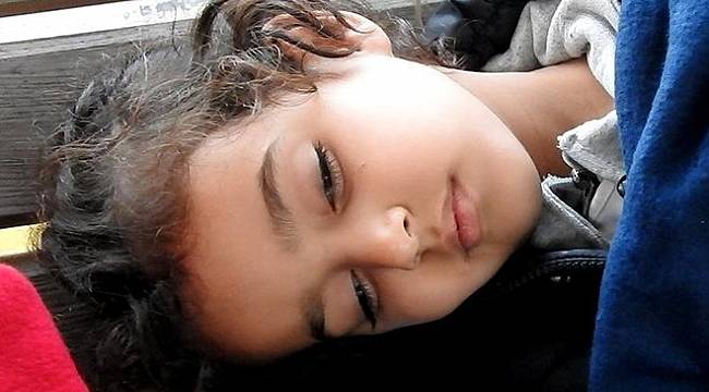 Çeşme&#039;de lastik botta 57 kaçak yakalandı