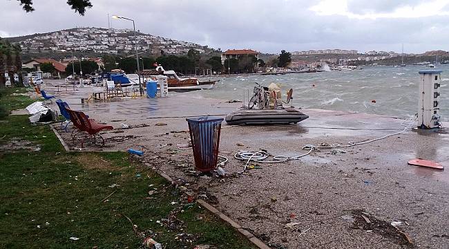 Foça'da şiddetli lodos hayatı olumsuz etkiledi