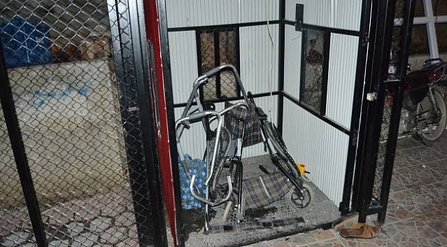 Halatı kopan asansörden düşen çift ağır yaralandı