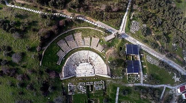 İzmir Metropolis Antik Kent'inde "oda mezarlar" bulundu