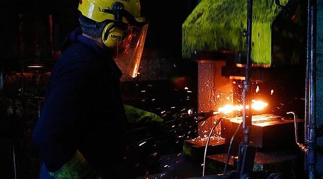 Sanayi üretimi Kasım'da arttı