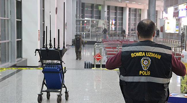 Terminalde unutulan çanta paniğe neden oldu