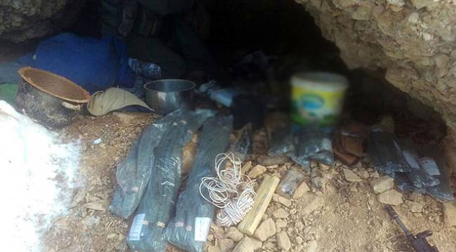 Tunceli&#039;de 3 sığınak imha edildi