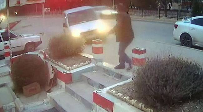 Hafif ticari araç büfenin bahçesine uçtu: 1 ölü, 2 yaralı