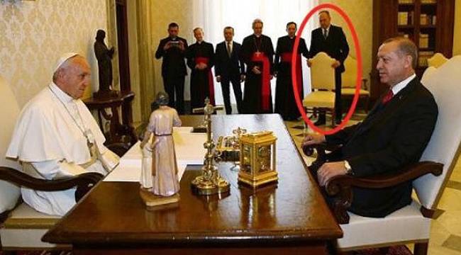 Papa Erdoğan'ı alçak koltuğa mı oturtmak istedi? İşin aslı başka çıktı