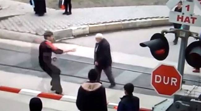 trenin altında kalmaktan son anda kurtarıldı