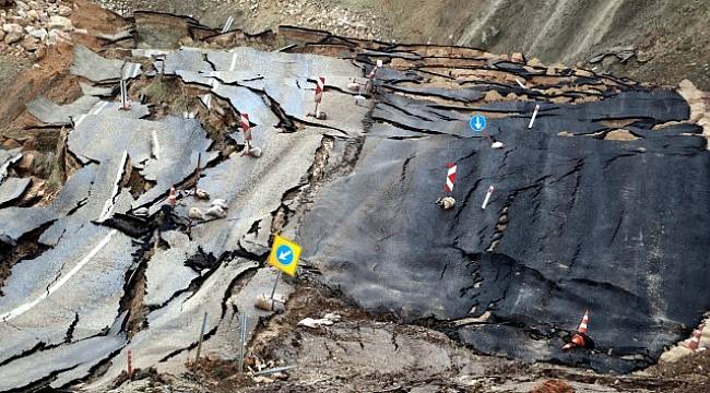 Burası Türkiye... Deprem değil! Yol darmadağın oldu