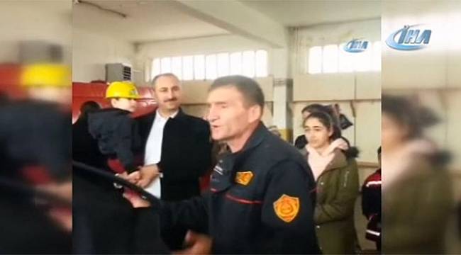 İtfaiye çalışanından Bakan Gül’e anlamlı türkü