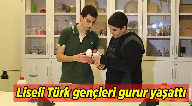Liseli Türk gençleri gurur yaşattı