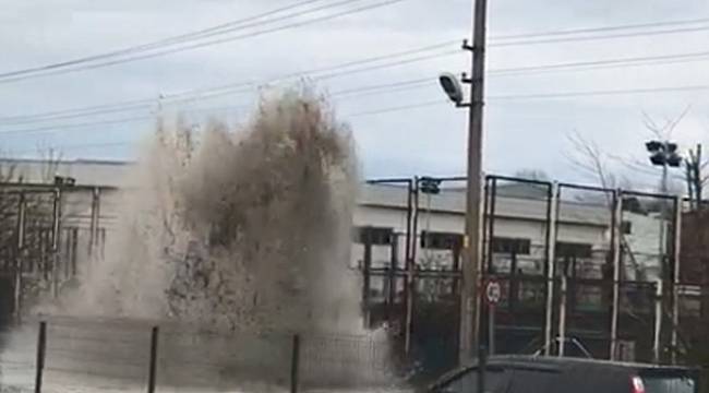 Metrelerce yükselen su korku dolu anlar yaşattı