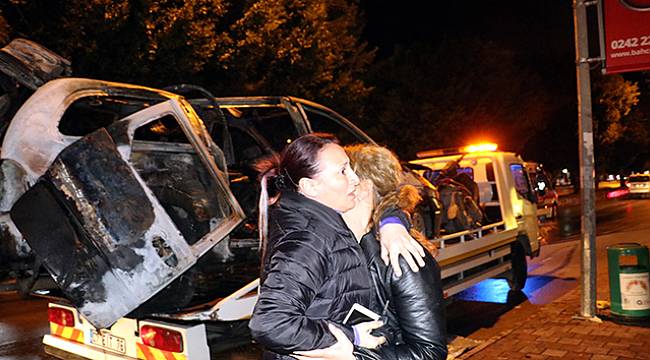 Satışa çıkardıkları araçları yanınca gözyaşlarına hakim olamadılar